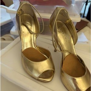 Gold Bakers peek toe pumps